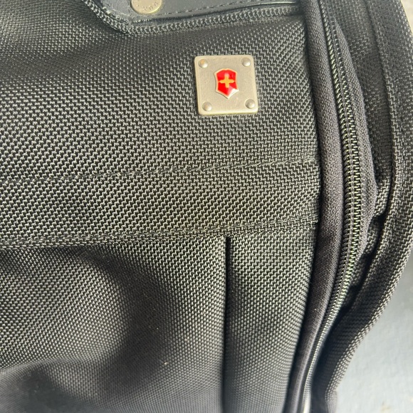 Swiss Army black travel bag. - Picture 2 of 15